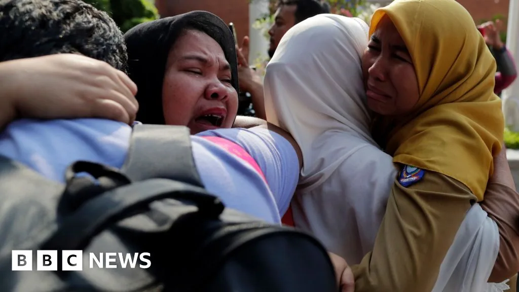 Lion Air Crash: 189 Feared Dead After Boeing 737 Plunges into Sea off Jakarta