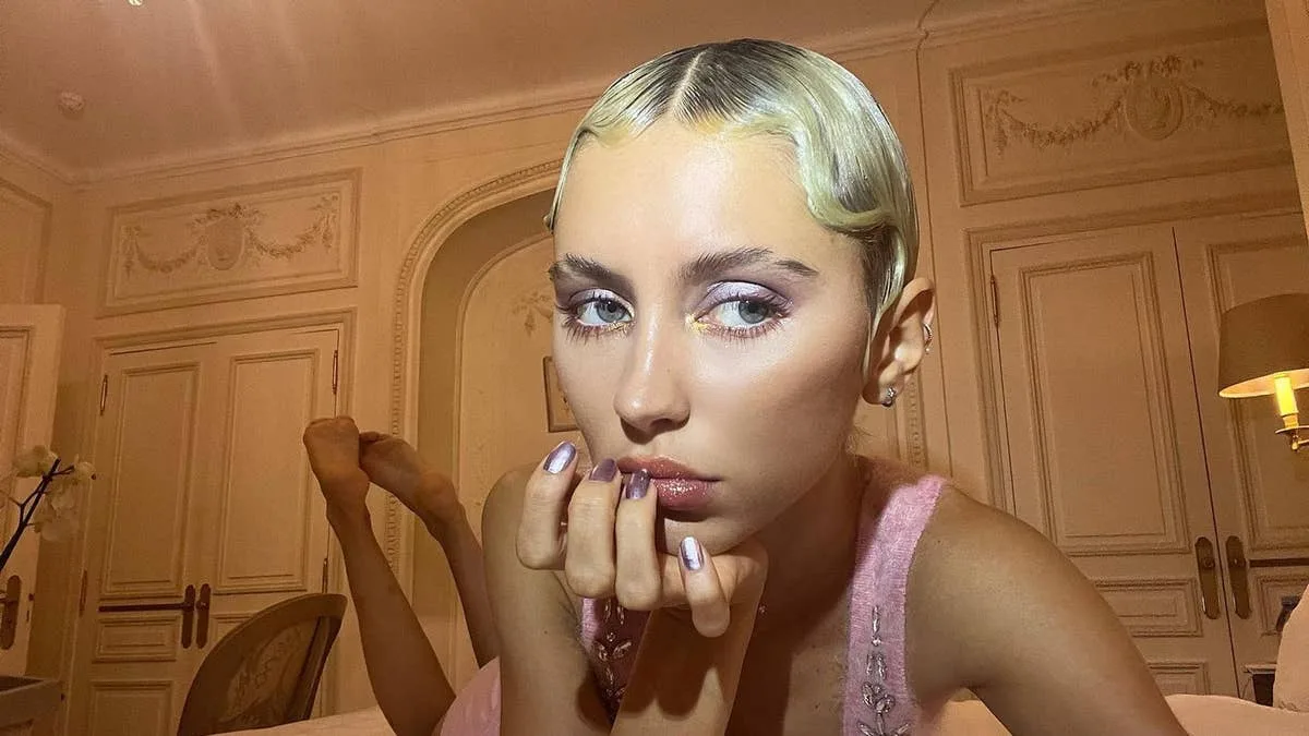 Iris Law Shows Off Abs In Matcha Bikini On Summer Trip