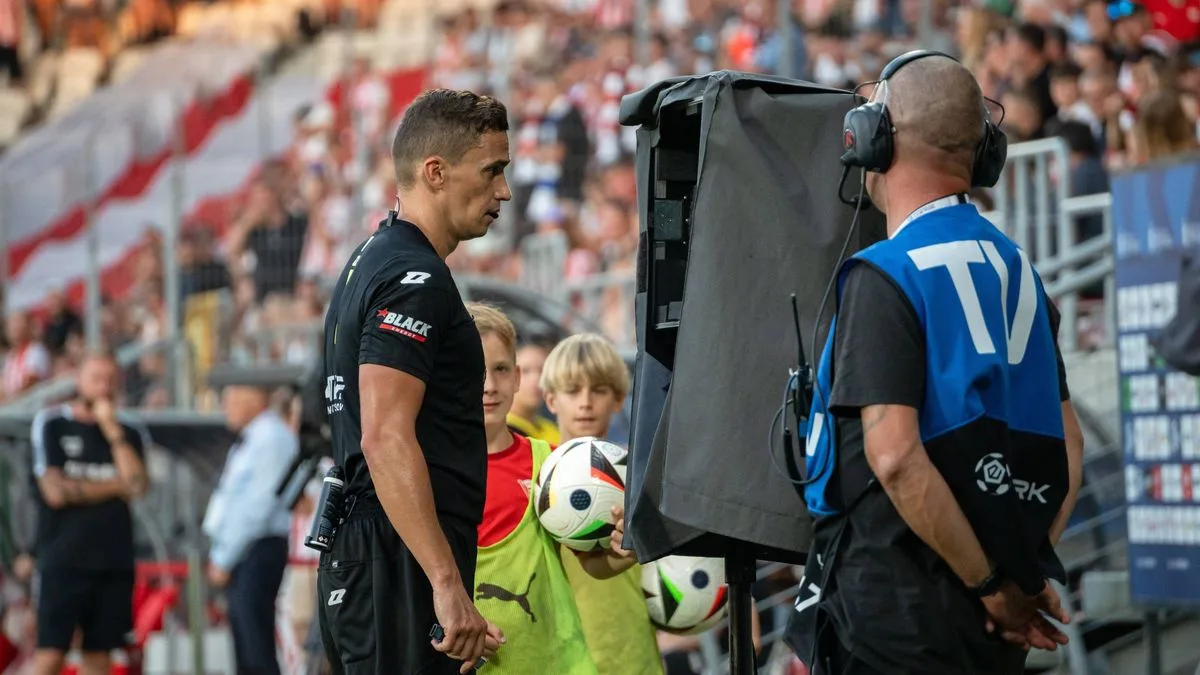 Polish Officials Suspended Over Controversial VAR Decision Against Alexander Isak