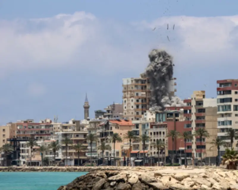 Israeli Airstrikes on Tyre Kill Eight, Evacuation Ordered for Christian Quarter