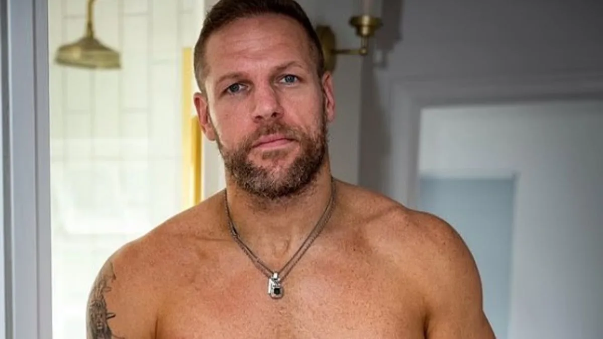 James Haskell Nearly Nude Gym Selfie Shocks Fans