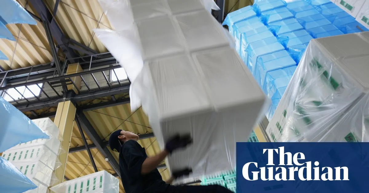 Japan Faces Worsening Plastic Shortage Amid Naphtha Crisis
