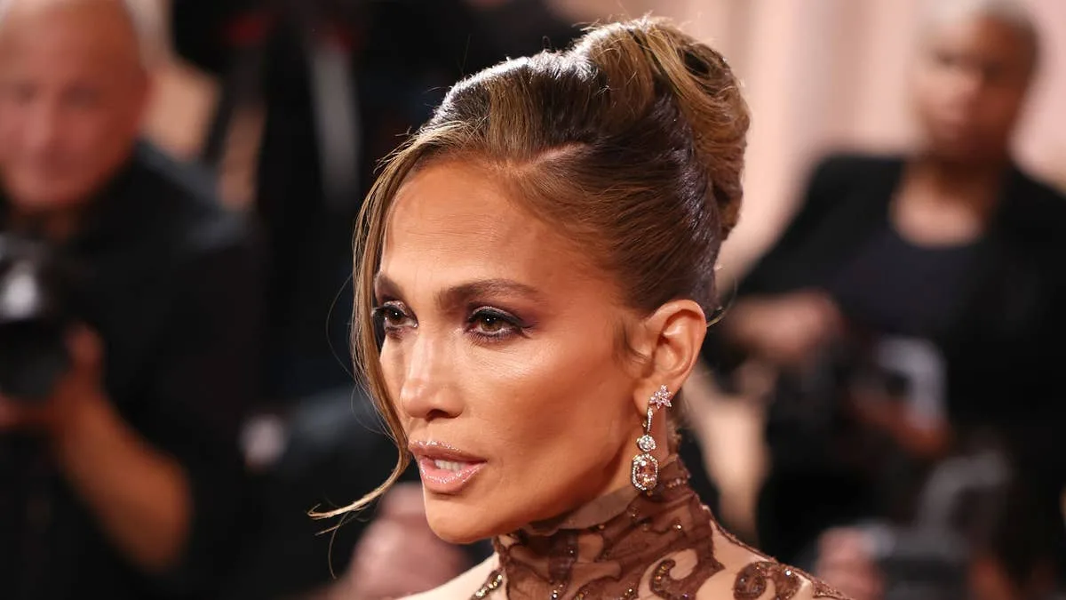 Jennifer Lopez, 56, Shows Off Toned Abs in Gym Selfie