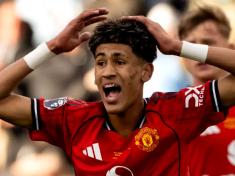 JJ Gabriel's Man Utd Debut Timeline Revealed After Premier League Ban Lifted