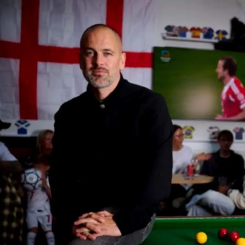 Joe Cole surprises Margate pub goers ahead of England World Cup friendly