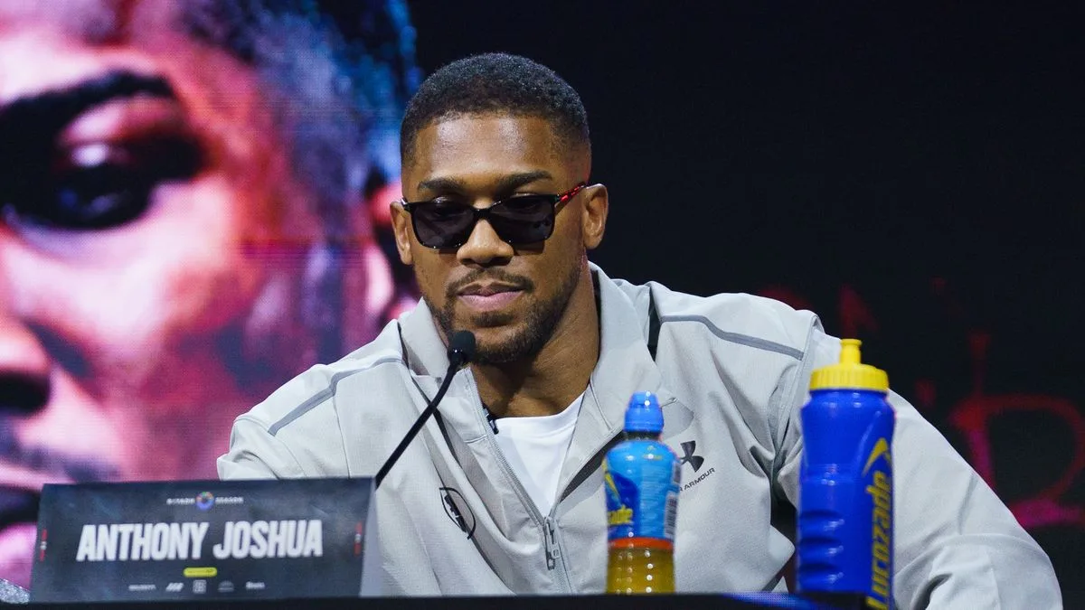 Joshua Calls Fury 'D***-Rider' Over Dubois Comments