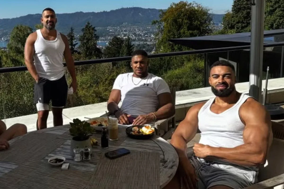 Anthony Joshua pays emotional tribute to friends killed in Nigeria car crash