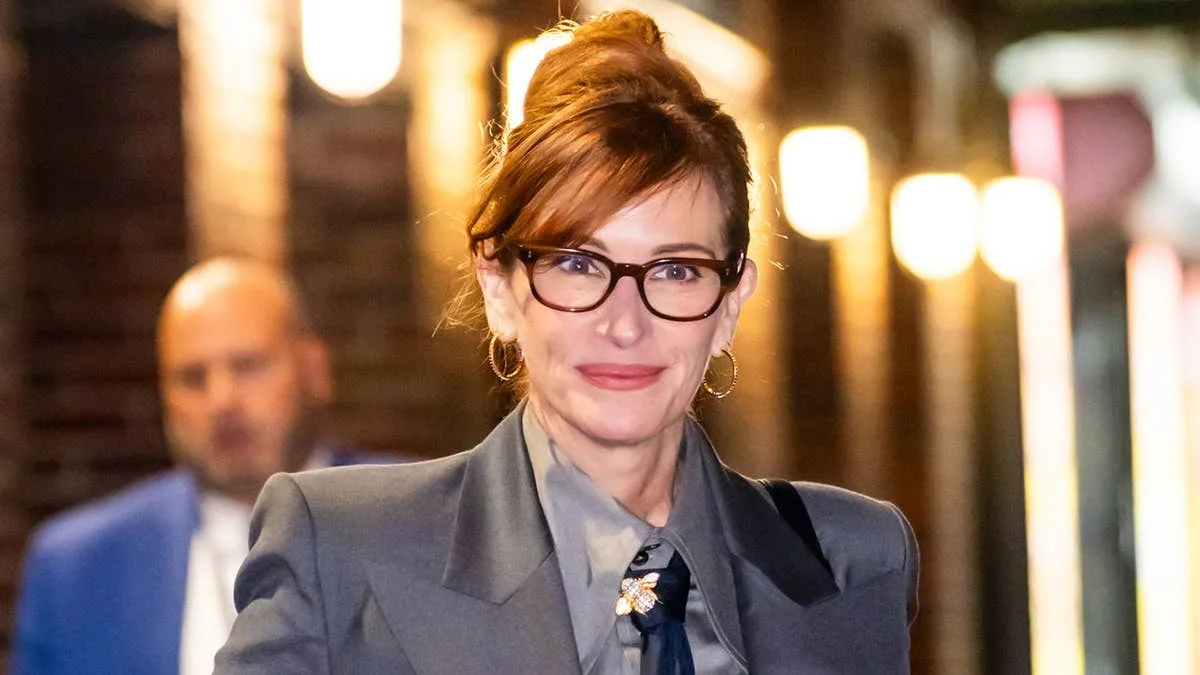 Julia Roberts Revives Iconic 1990 Golden Globes Suit in New York