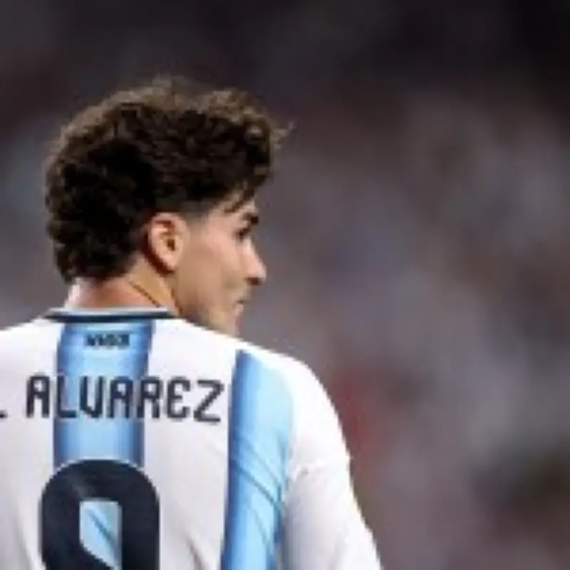 Julian Alvarez Determined to Join Barcelona Despite Atletico's Push for Arsenal or PSG