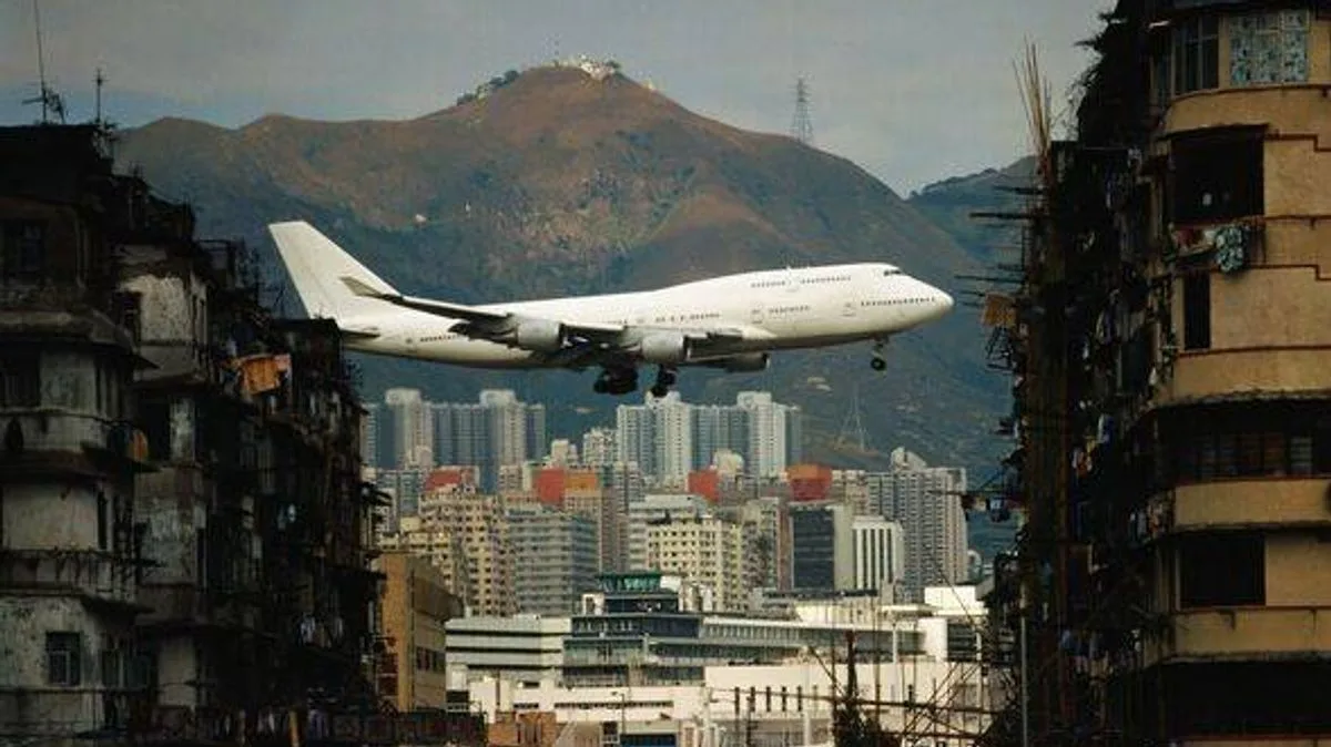 Kai Tak: The World's Most Terrifying Airport Landing