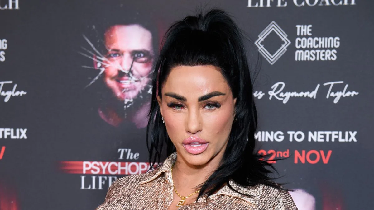 Katie Price Shows Gory Wound After Stabbing Herself While Cooking Curry