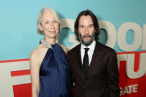 Keanu Reeves Denies Marriage Rumours In Awkward Encounter