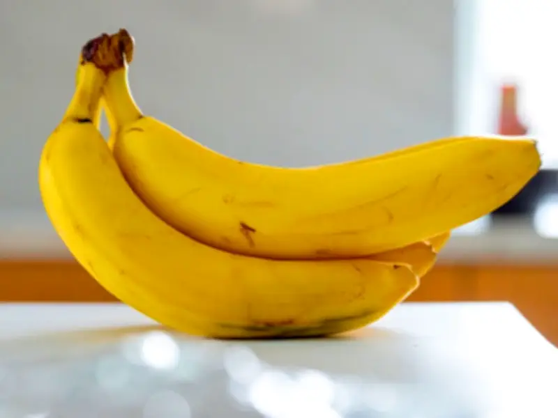 Keep Bananas Fresh Longer with Cling Film in Summer Heat