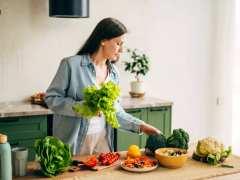 Keep Lettuce Fresh and Crisp Without Turning Brown Using This Simple Item