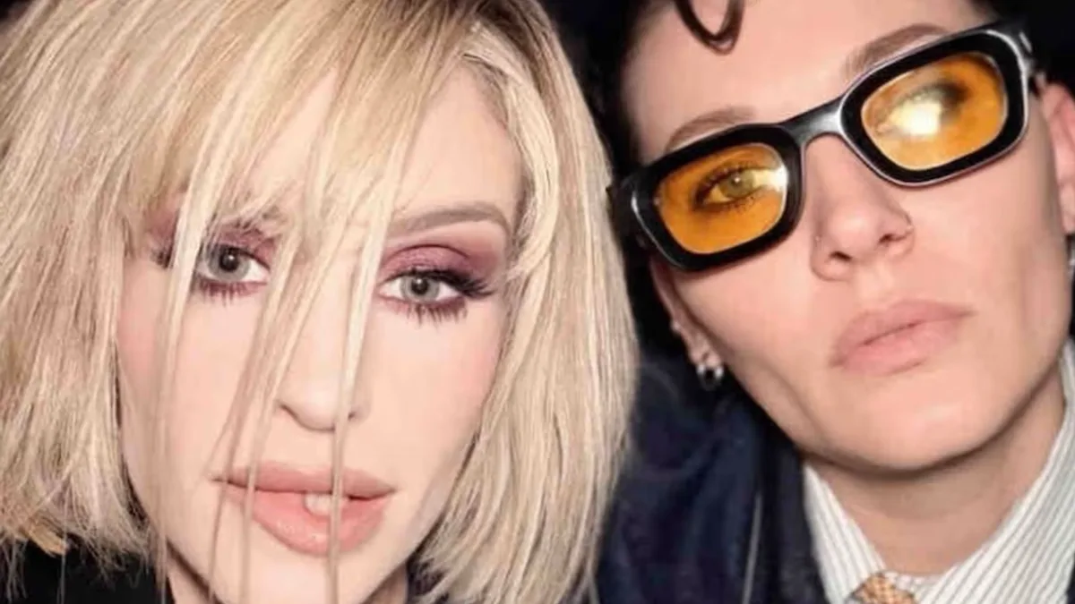 Kelly Osbourne Fans Speculate on Romance With Hairdresser After Selfie