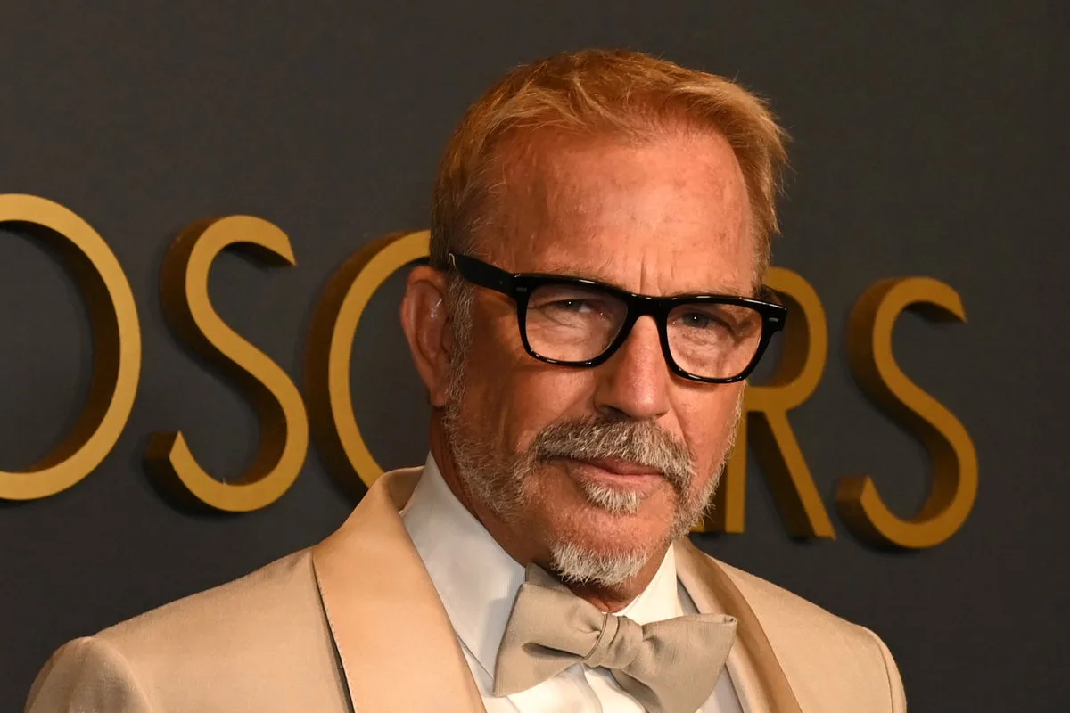 Kevin Costner Spends First Post-Divorce Thanksgiving with Six Children in Rare Family Photo