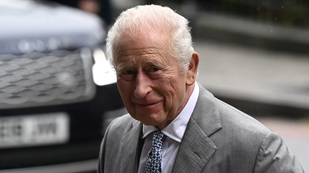King Charles Tests Da Vinci Robot at Guy's Hospital