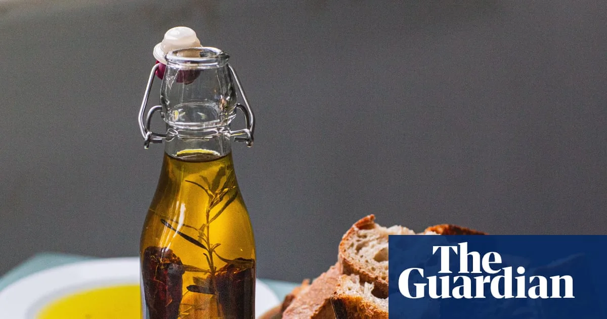 Turn Kitchen Scraps into Flavoured Oil: A Zero-Waste Recipe