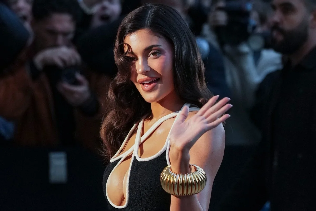 Kylie Jenner Supports Sister Kendall at Schiaparelli Show