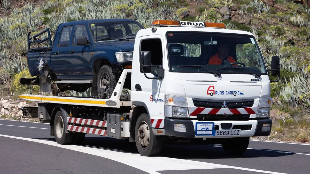 Probe Continues After British Tourist Dies in La Gomera Bus Crash