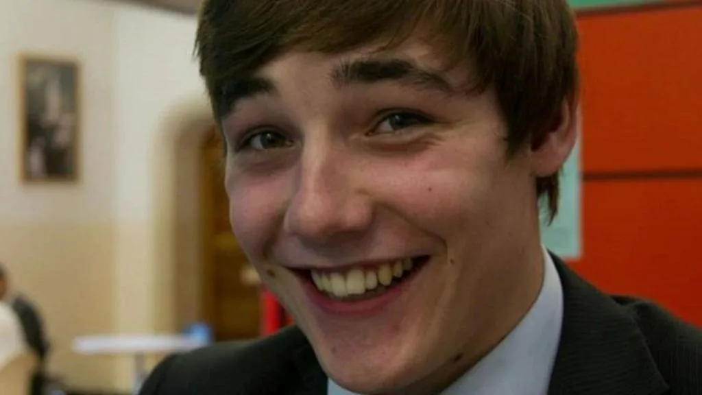 Teenagers to Receive Meningitis W Vaccine After Sharp Rise in Cases