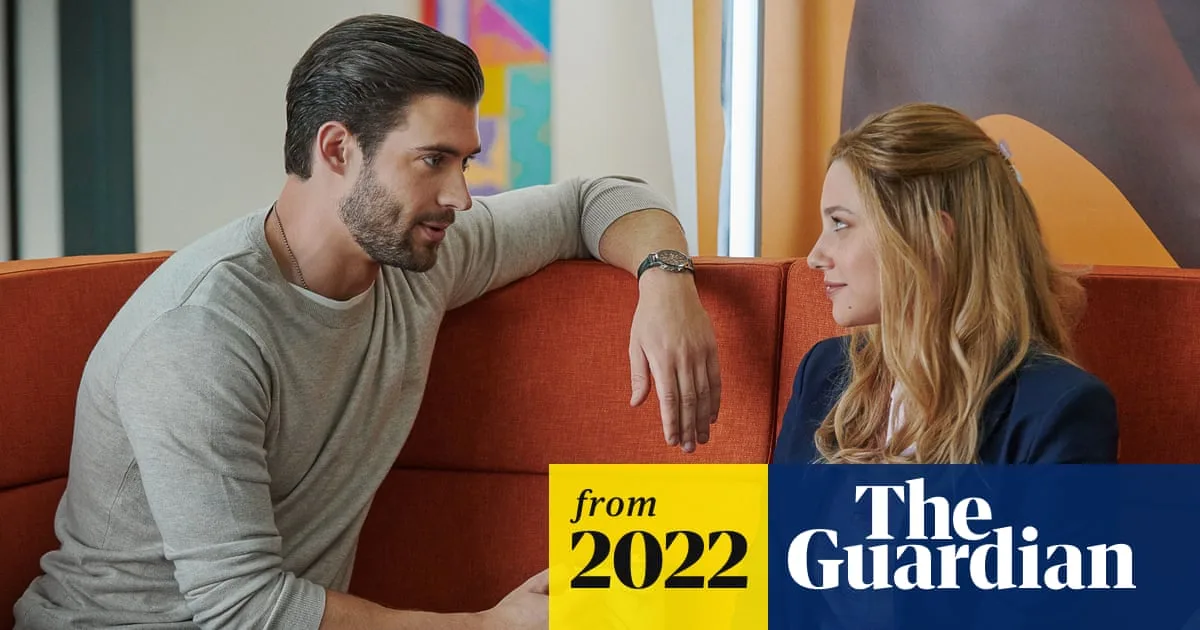 Lili Reinhart Shines in Netflix's 'Look Both Ways'