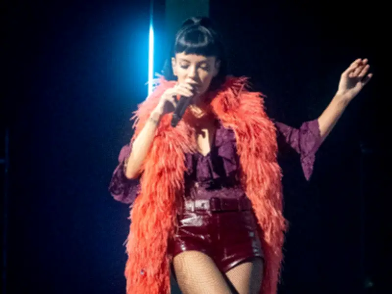 Lily Allen Defends West End Girl Tour After Fan Criticism
