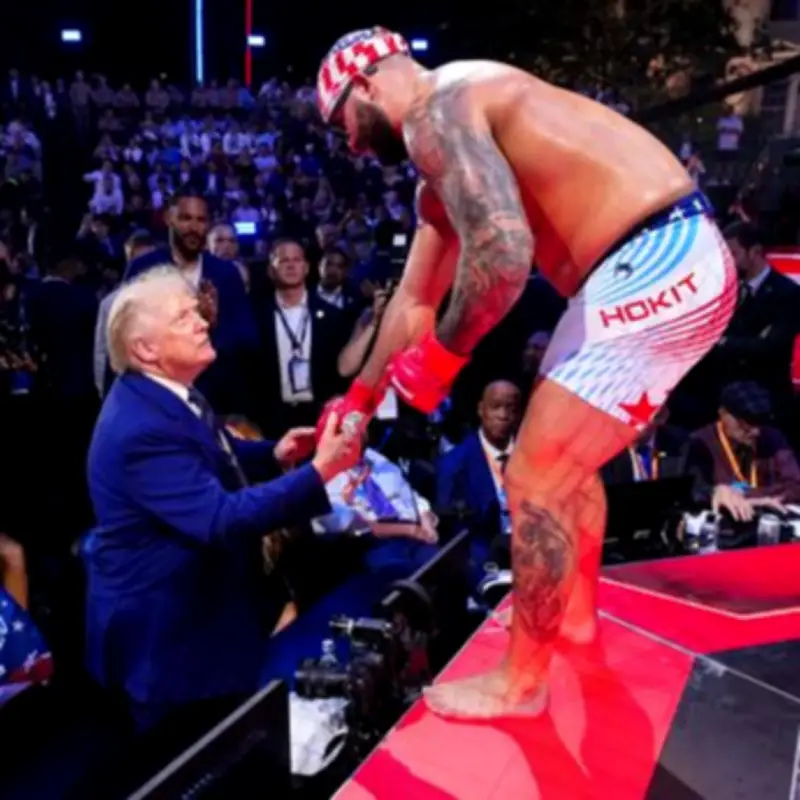 Lip Reader Reveals Trump's 8 Words to UFC Fighter Who Insulted Michelle Obama