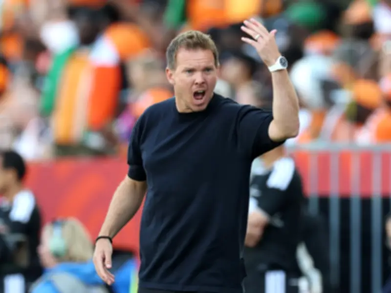 Liverpool target Schlotterbeck suffers worrying World Cup injury