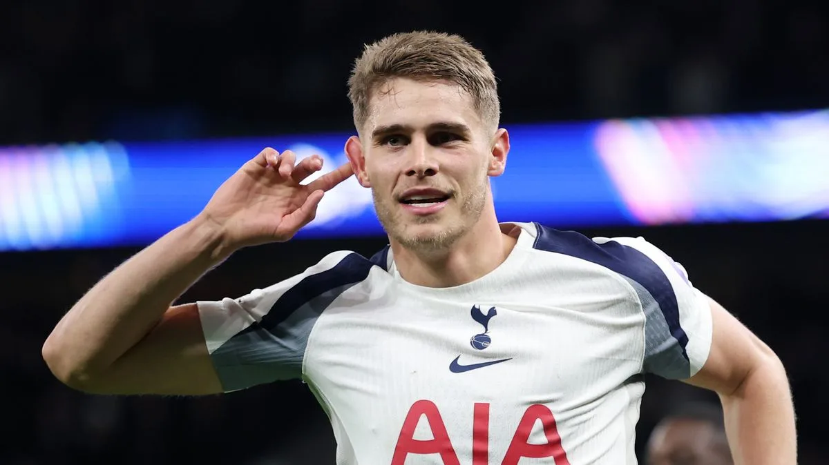 Liverpool Eye Van de Ven as Spurs Demand Record £100m Fee