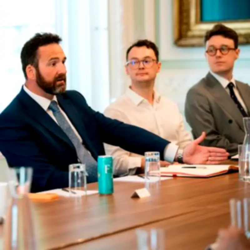 Livingston MP Backs Government Social Media Ban for Under-16s