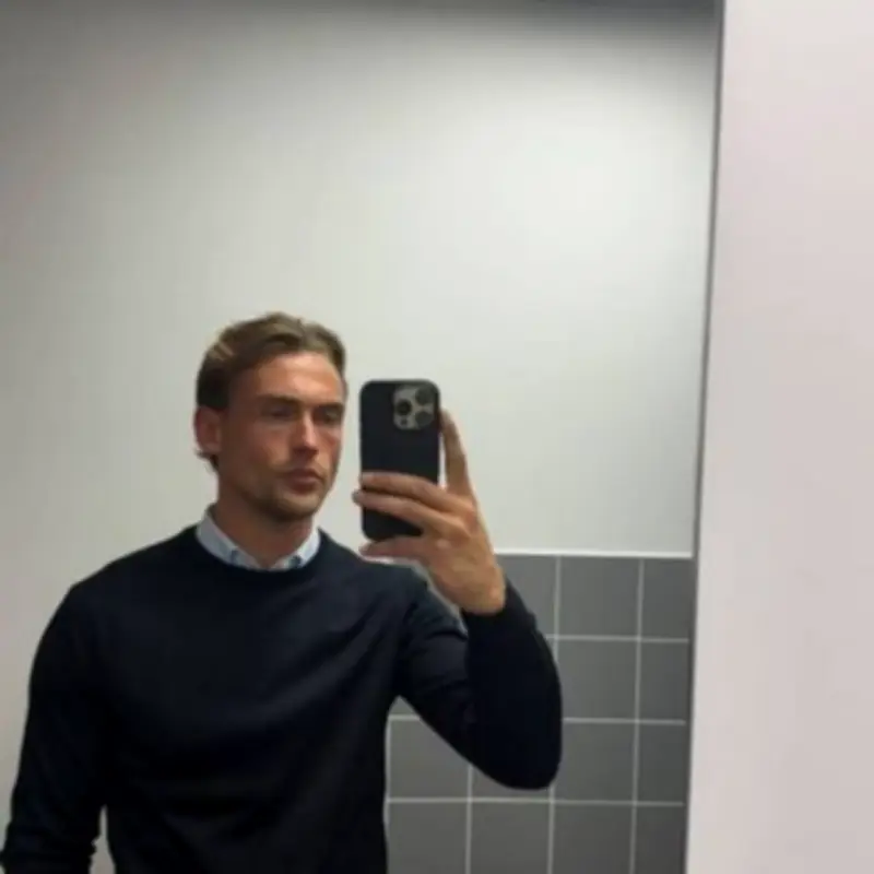 Love Island Bombshell Tommy Murphy: Age, Career, and Facts