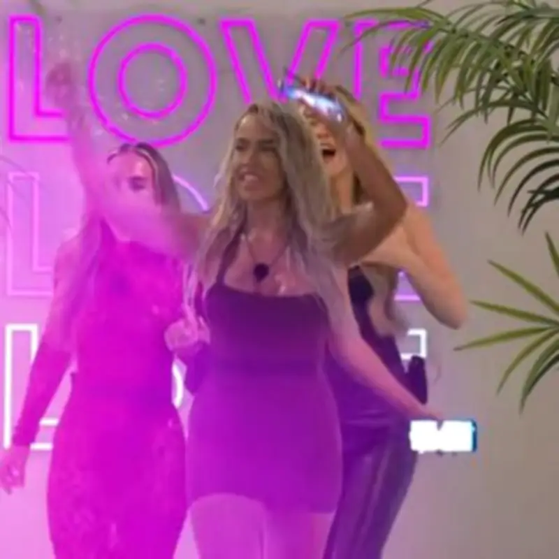 Love Island Viewers Call Episode 'Torture' After Double Bombshell Twist