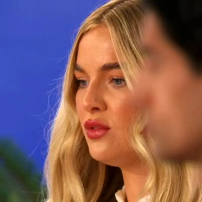Love Island's Robyn Clarifies 'Edited' Moment After Misunderstood Scene
