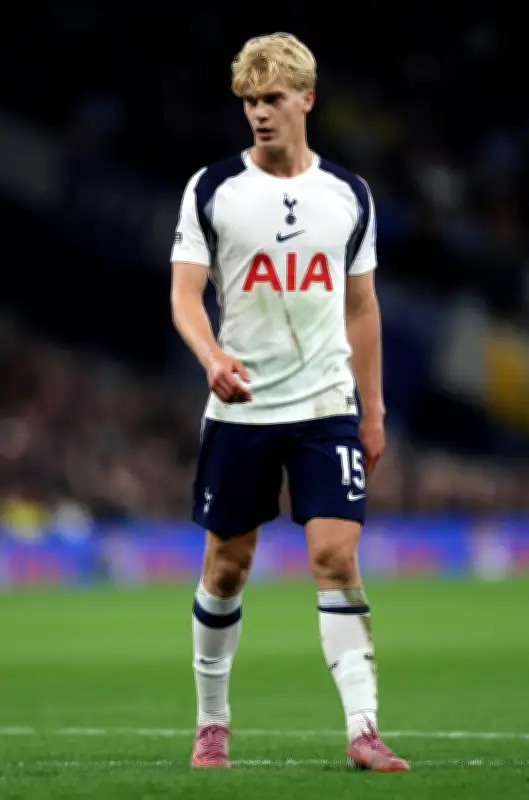 Lucas Bergvall Tells Tottenham He Wants to Leave This Summer