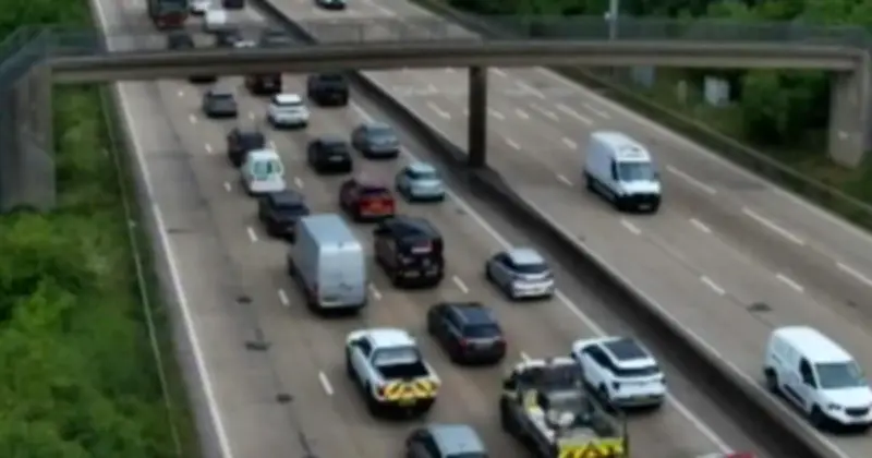 M25 Vehicle Fire Causes 6-Mile Delays and 30-Minute Hold-Ups