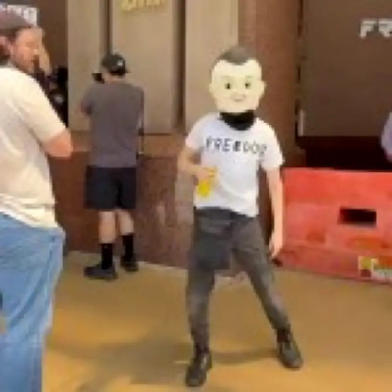Man Dressed as Charlie Kirk Reenacts His Death at Widow's Event