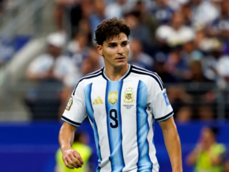 Man United Contact Julian Alvarez Agent Amid Barcelona, Arsenal Race