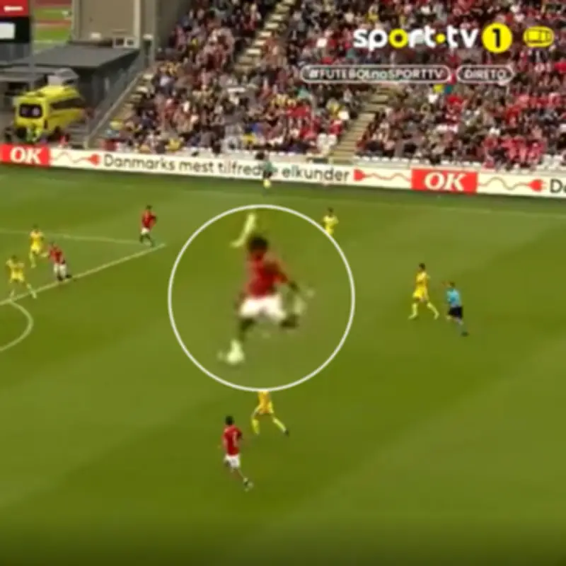 Manchester United's Patrick Dorgu Shines on Wing After Position Change