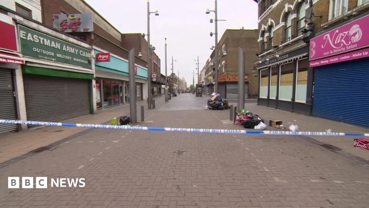 Teenager Killed in Walthamstow Stabbing, Suspects at Large