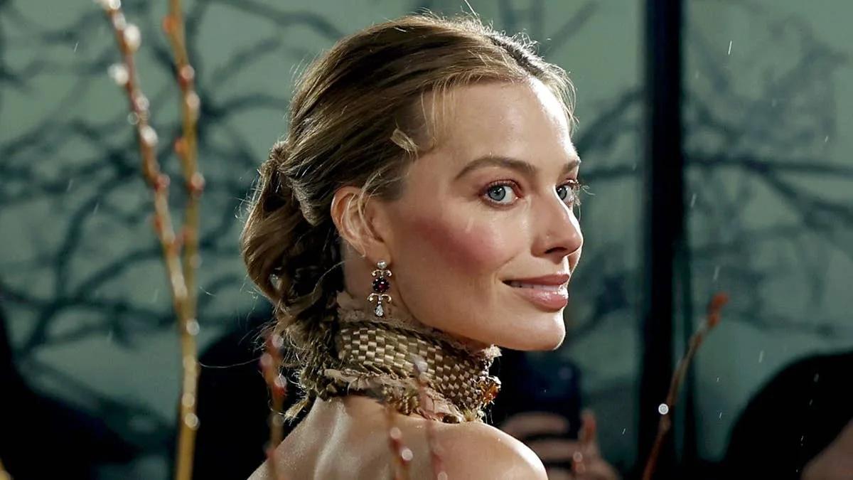 Margot Robbie Dazzles in Naked Dress at Wuthering Heights London Premiere