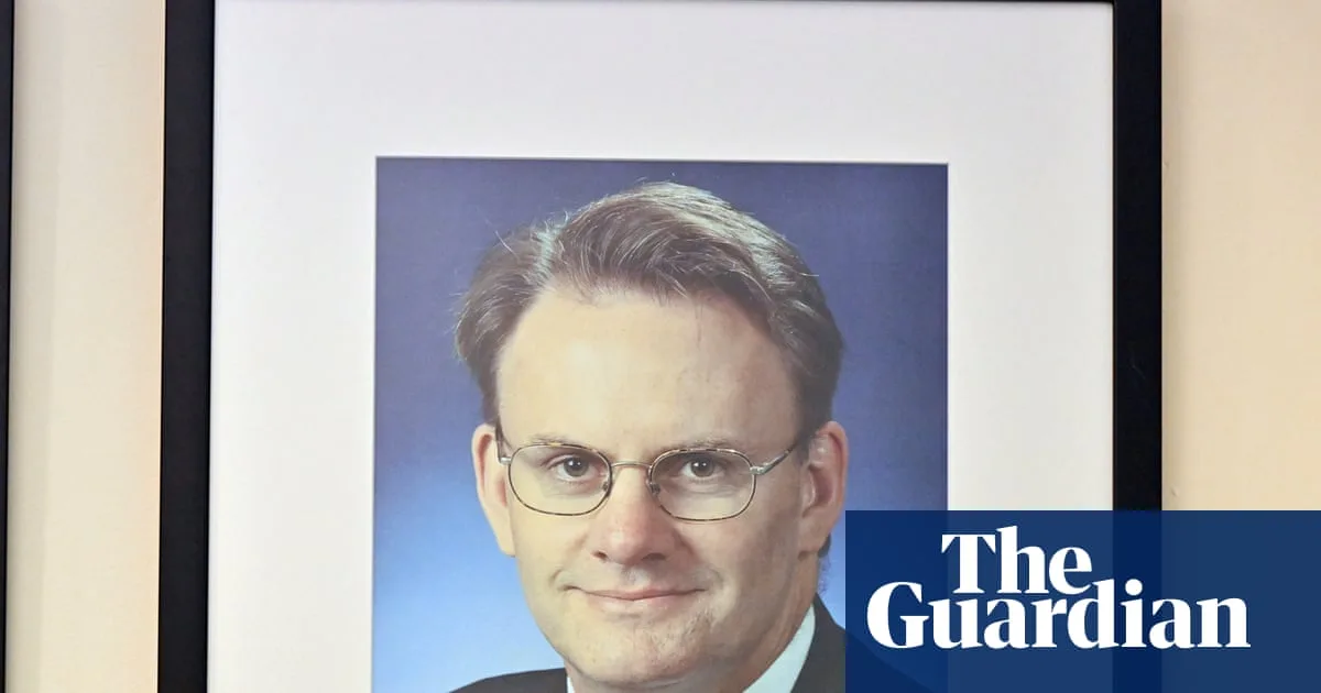 Albanese condemns Latham's 'repulsive' views as Labor adds text to portrait