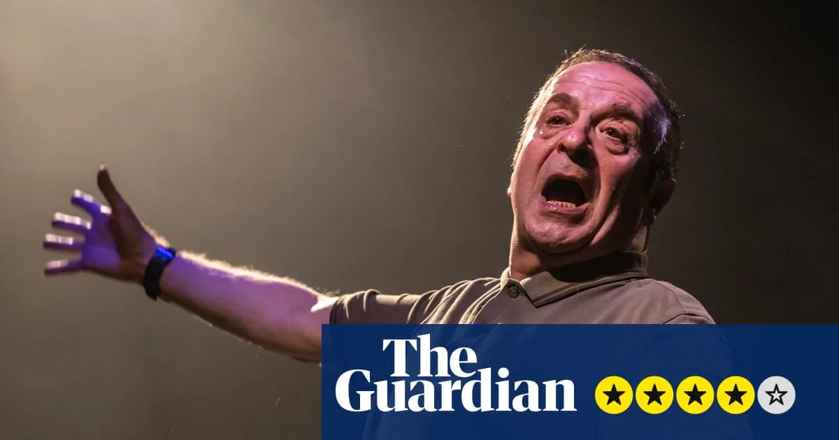 Mark Thomas Powers Through Tense Prison Drama at Edinburgh Fringe