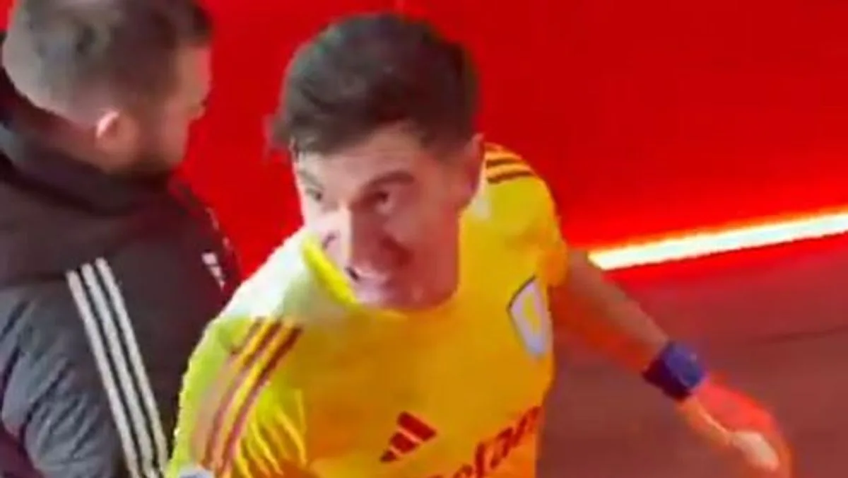 Martinez in Tunnel Clash With Arsenal Fans After 4-1 Loss