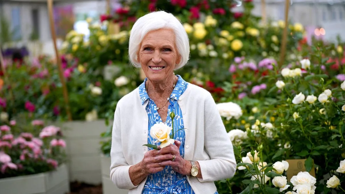 Dame Mary Berry Opens Up About Grief for Son William: 'He Is Still Part of Our Lives'