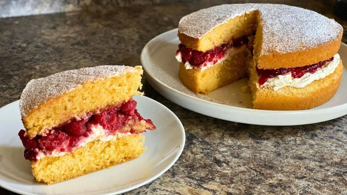 Mary Berry's Victoria Sponge Beats James Martin's in Taste Test