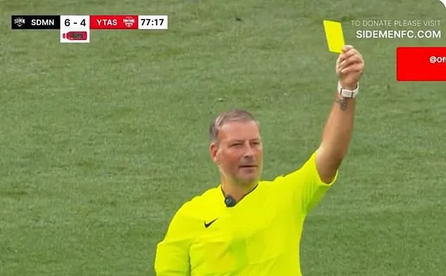 Max Fosh Uses Uno Reverse Card on Referee Mark Clattenburg at Sidemen Charity Match