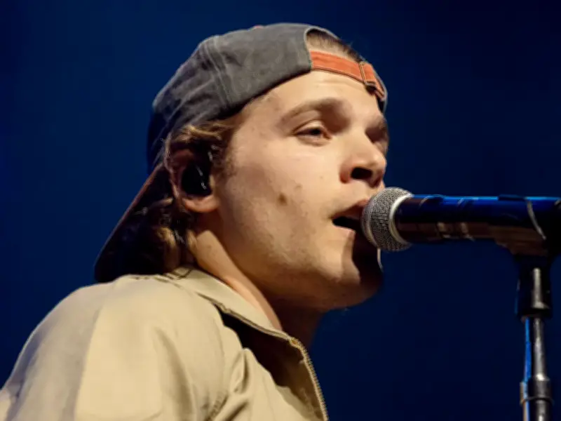 Max McNown: From Starbucks to Sell-Out Tours - Exclusive Interview