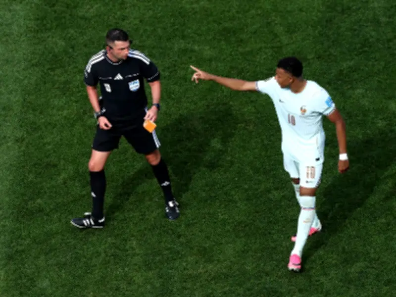 Mbappe Instructs Referee Oliver on Armband Handover at World Cup