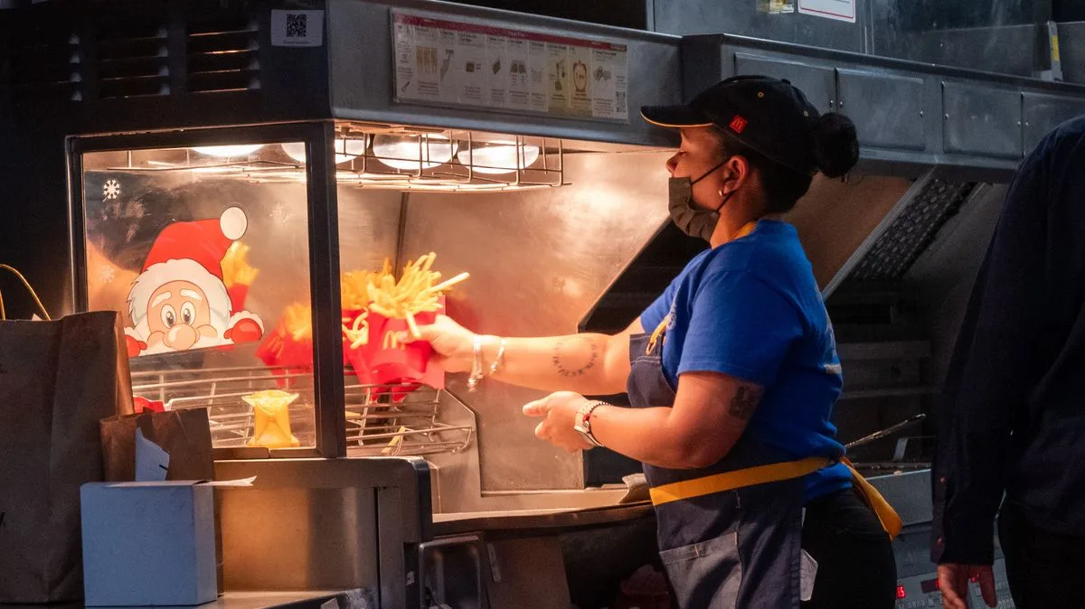 McDonald's UK Faces Backlash Over No-Tip Policy for Workers